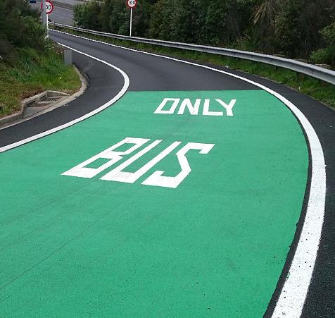 Résine verte à deux composants pour des surfaces durables pour les voies de bus