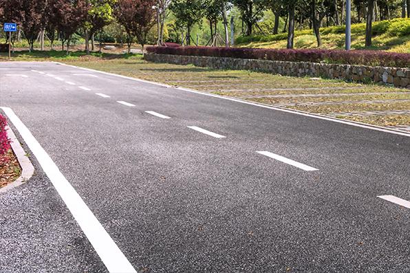 HSRoute HSE is a one component paint for areas with a medium amount of traffic