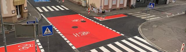 High friction surfaces used on urban roads for colour demarcation